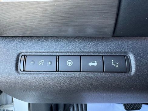 Used 2025 Nissan Pathfinder Platinum w/ Cargo Package AWD/4WD image 18