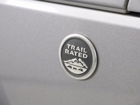 Used 2013 Jeep Wrangler Unlimited Sahara image 22