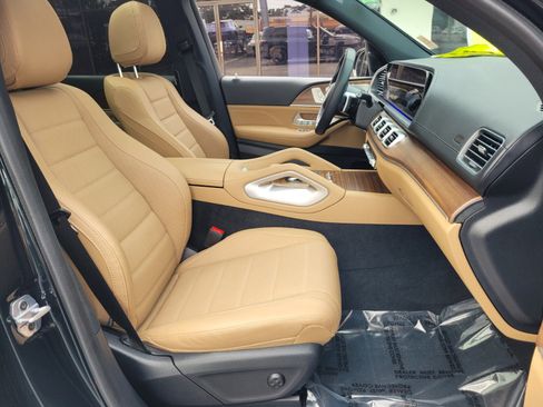 Used 2025 Mercedes-Benz GLS 450 4MATIC image 17
