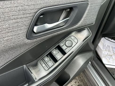 Used 2023 Nissan Rogue SV image 19