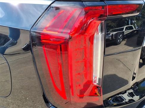 Used 2021 GMC Yukon Denali w/ Denali Premium Package image 10