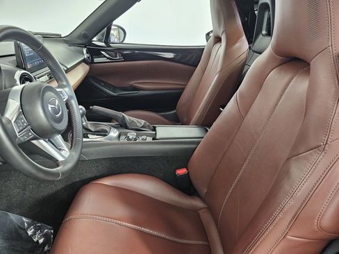 Used 2018 MAZDA MX-5 Miata RF Grand Touring RWD image 15