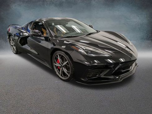 Used 2022 Chevrolet Corvette Stingray Preferred Cpe w/ Z51 Performance Package RWD image 3
