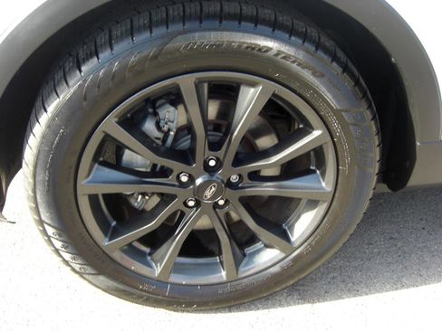 Used 2017 Ford Explorer XLT w/ Equipment Group 202A image 5