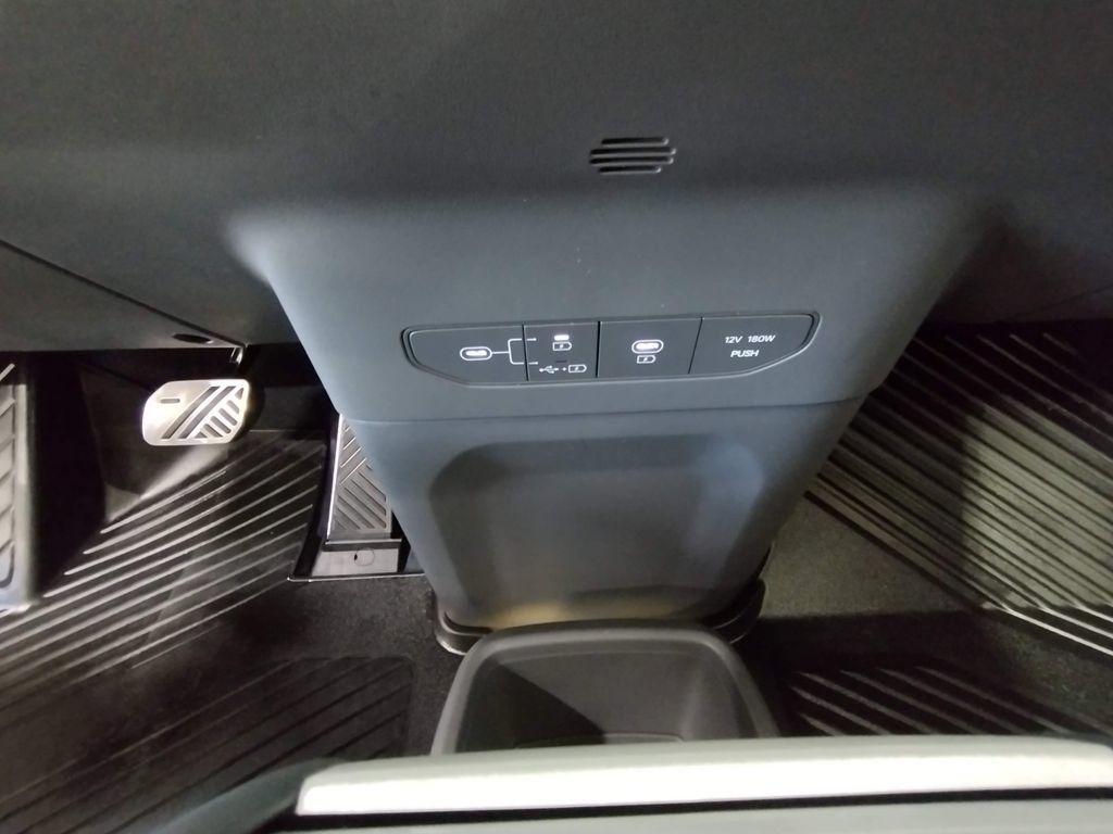 Used 2024 Kia EV9 GT-Line AWD/4WD image 39