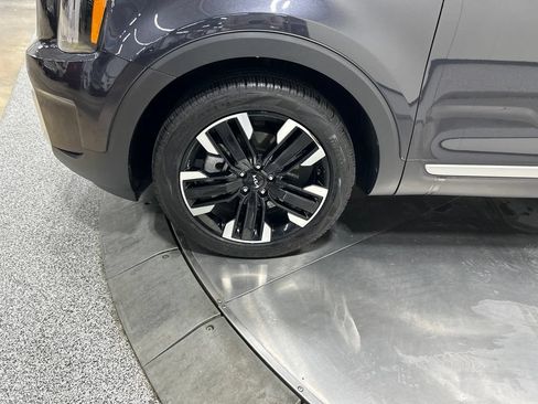 Used 2025 Kia Telluride SX w/ SX Captain's Chair Package FWD image 38