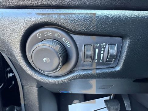 Used 2026 Chrysler Pacifica Select FWD image 20