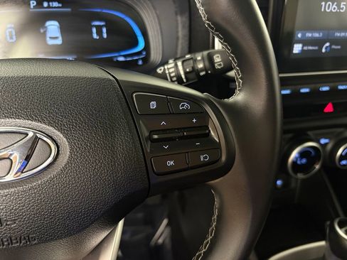 Used 2025 Hyundai Venue SEL FWD image 21