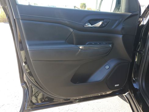 Used 2023 GMC Acadia SLT image 21