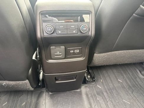 Used 2022 GMC Acadia AT4 w/ Technology Package AWD/4WD image 13