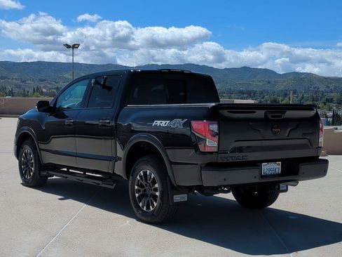 Used 2021 Nissan Titan PRO-4X w/ Pro-4x Convenience Package AWD/4WD image 8