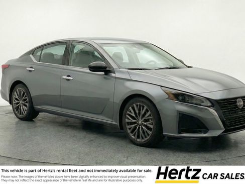 Used 2025 Nissan Altima 2.5 SV FWD image 1