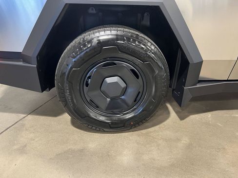 Used 2026 Tesla Cybertruck AWD Crew Cab image 50