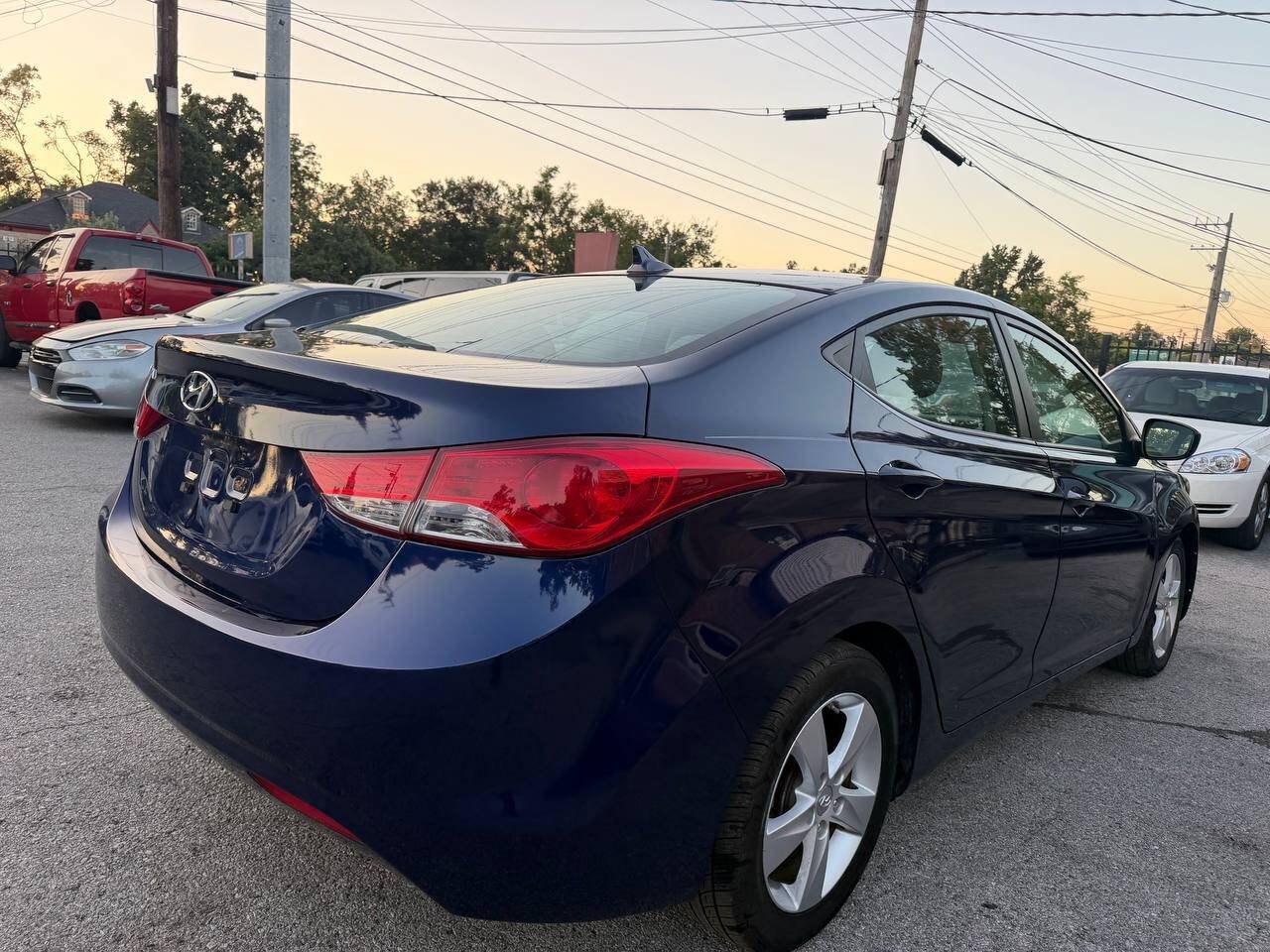 Used 2013 Hyundai Elantra GLS w/ Preferred Pkg FWD image 10