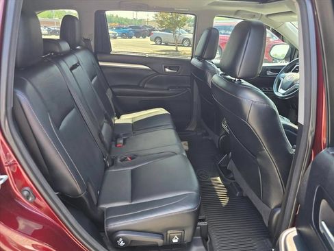 Used 2016 Toyota Highlander XLE AWD/4WD image 14
