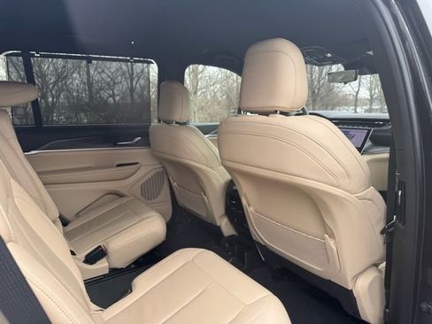 Used 2023 Jeep Grand Cherokee L Limited w/ Luxury Tech Group II RWD image 18