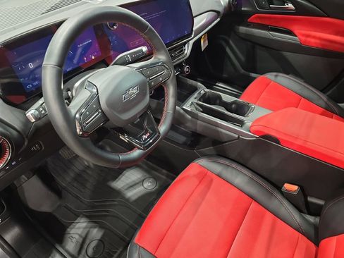 New 2025 Chevrolet Equinox EV RS w/ LPO, Illumination Package image 17