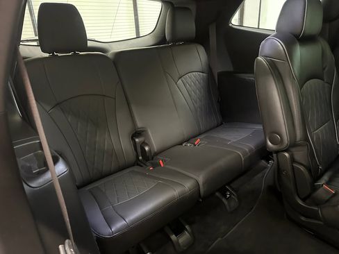 Used 2023 Buick Enclave Avenir w/ Avenir Technology Package image 21