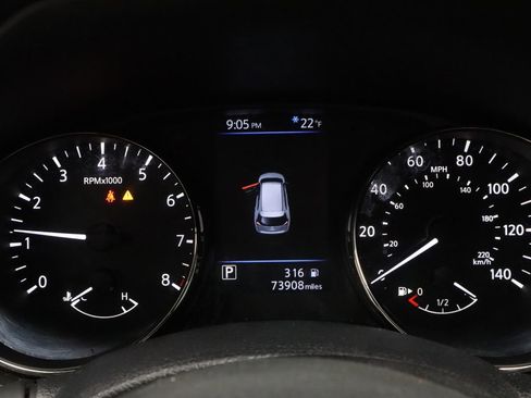 Used 2019 Nissan Rogue SV image 27