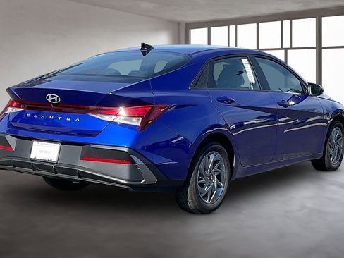 Certified 2024 Hyundai Elantra SEL FWD image 6