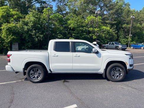 Used 2025 Nissan Frontier SV RWD image 21