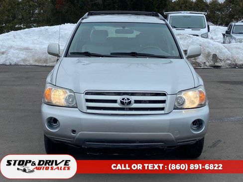 Used 2005 Toyota Highlander 4WD V6 w/ 3rd Row image 8