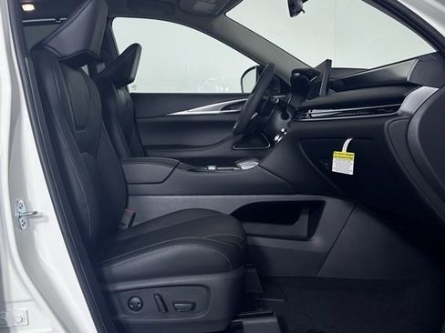 Certified 2025 INFINITI QX60 Luxe w/ Vision Package image 33