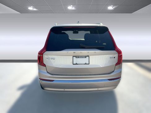 Certified 2024 Volvo XC90 B6 Ultimate w/ Protection Package Premier image 10