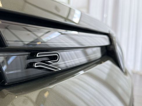 New 2026 Volkswagen Tiguan SE R-Line FWD image 37