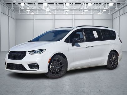 Used 2025 Chrysler Pacifica Limited