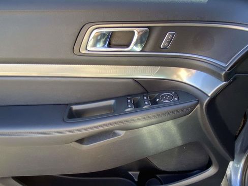 Used 2018 Ford Explorer XLT w/ Equipment Group 202A image 16