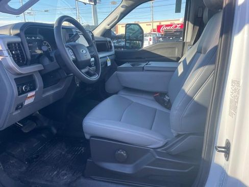 Used 2024 Ford F450 XL image 5