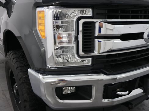 Used 2017 Ford F250 XLT w/ XLT Premium Package AWD/4WD image 23