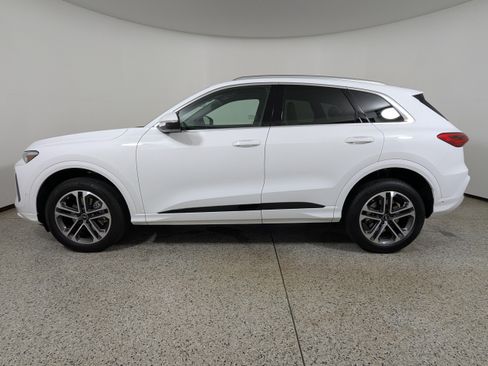 Certified 2025 Audi Q5 Premium w/ Premium Plus AWD/4WD image 4