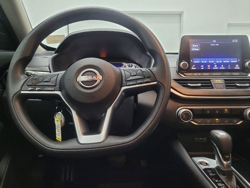 Used 2024 Nissan Altima 2.5 SV image 22