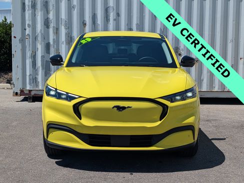 Certified 2025 Ford Mustang Mach-E Premium AWD/4WD image 8