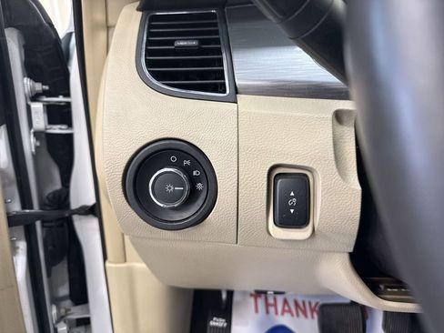 Used 2015 Ford Taurus SEL FWD image 24