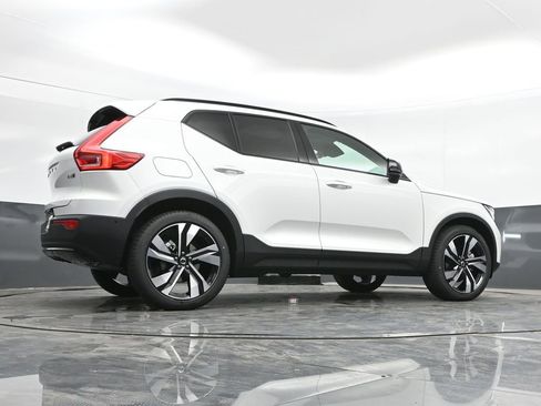 New 2025 Volvo XC40 B5 Plus w/ Protection Package Premier image 39