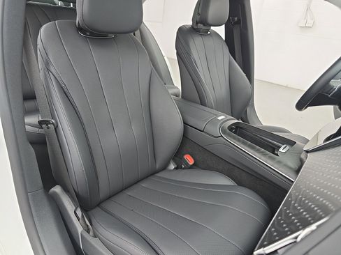 Used 2025 Mercedes-Benz E 350 Sedan image 10