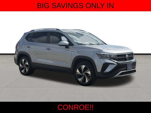 Used 2024 Volkswagen Taos SE AWD/4WD image 3