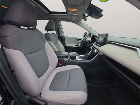 Used 2021 Toyota RAV4 XLE w/ Convenience Package image 14