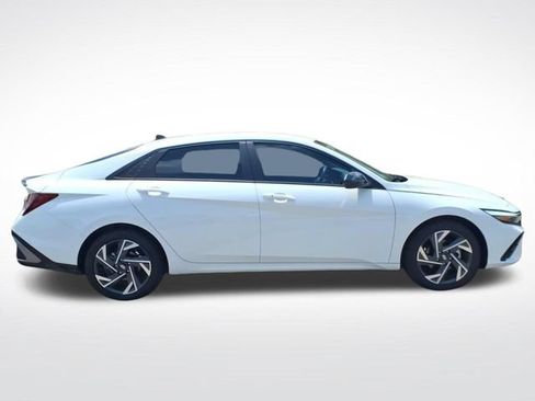 Used 2025 Hyundai Elantra Sport FWD image 6