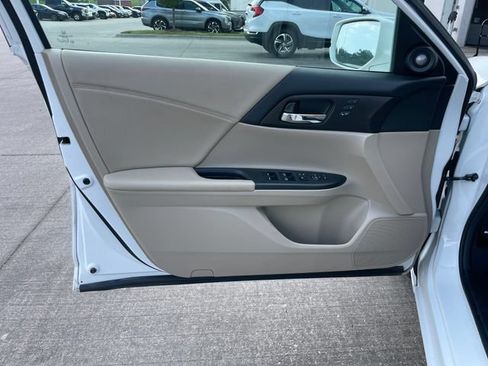 Used 2015 Honda Accord EX-L image 11