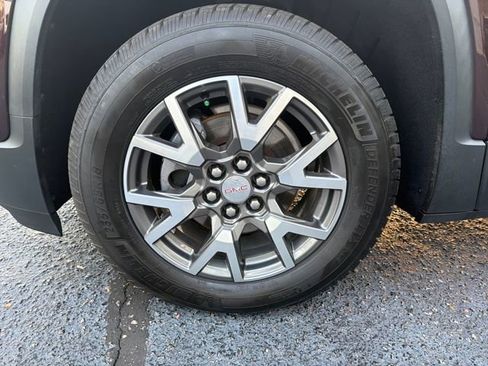 Used 2020 GMC Acadia SLE w/ Driver Convenience Package image 9