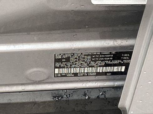 Used 2022 Toyota RAV4 Limited FWD image 30