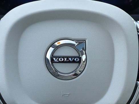 Used 2025 Volvo XC90 B6 Ultra w/ Protection Package AWD/4WD image 40