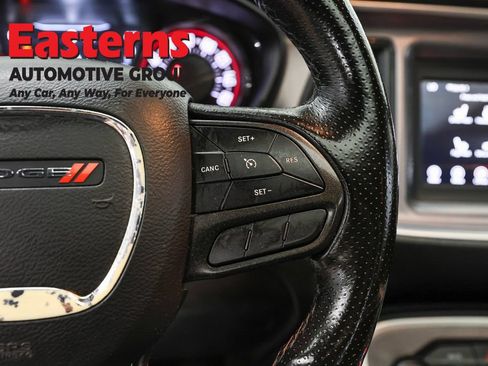 Used 2022 Dodge Challenger SXT w/ Driver Convenience Group RWD image 16