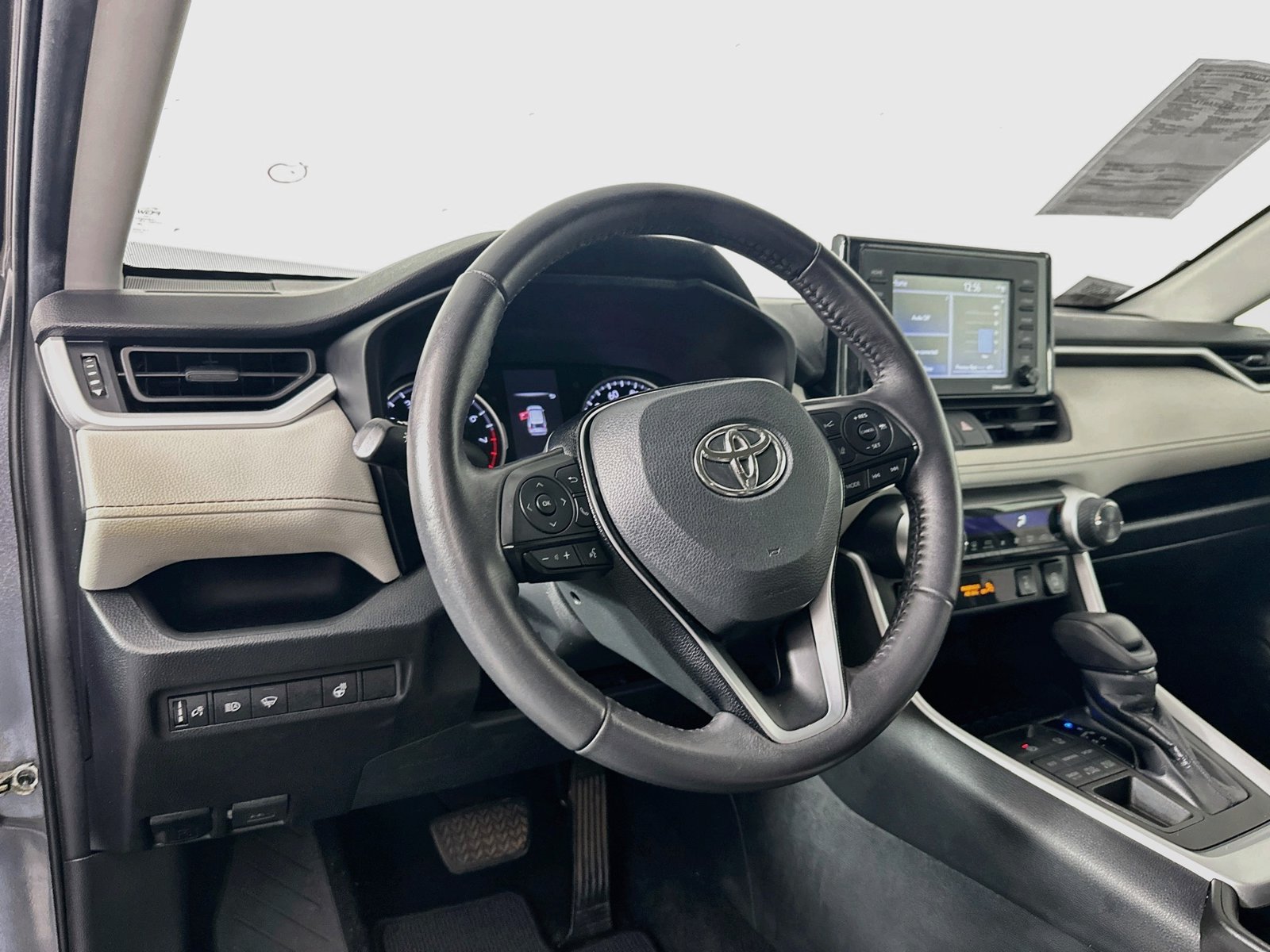 Certified 2021 Toyota RAV4 XLE w/ XLE Grade Weather Package AWD/4WD image 9