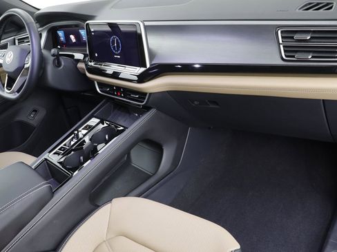 Used 2025 Volkswagen Atlas Cross Sport SE image 20