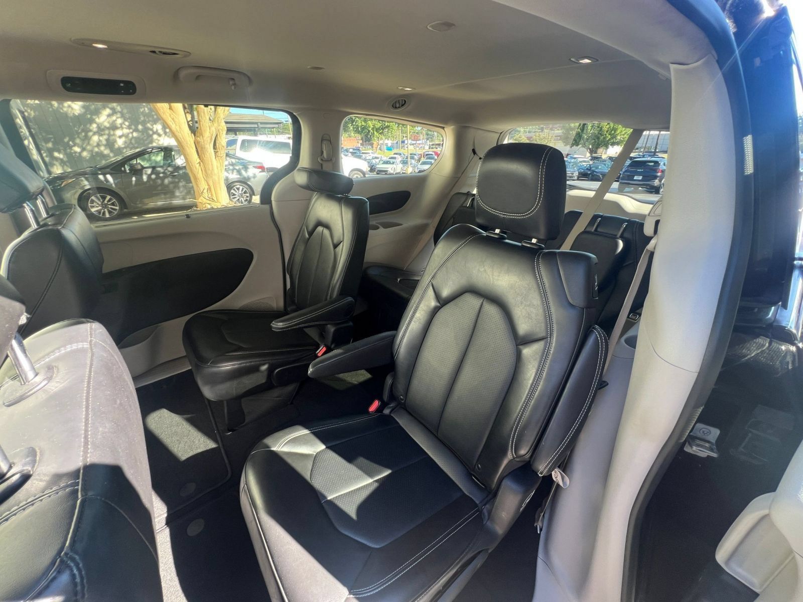 Used 2024 Chrysler Pacifica Touring-L FWD image 39
